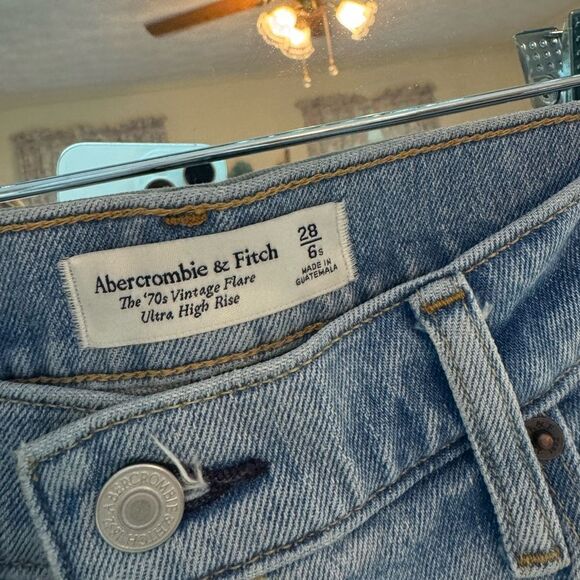 Women’s Abercrombie 70’s Vintage Flare Ultra High Rise Jeans 28 / 6S - Picture 2 of 3